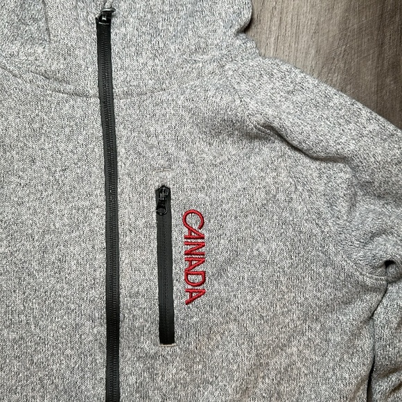 Hudson’s Bay Official Team Canada Fill Zip Fleece Hoodie - Medium - Picture 5 of 7